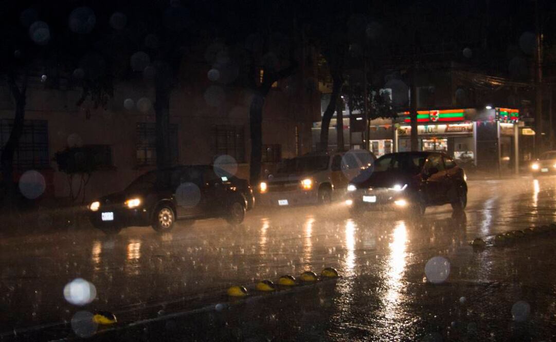 Fotografía de lluvias en la Condesa / Cuartoscuro