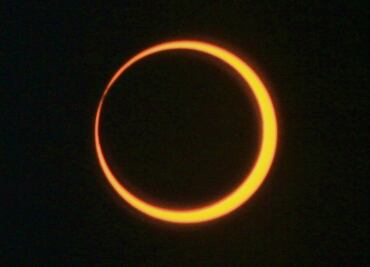 "Anillo de fuego" en el cielo de América, lo que muestra el eclipse solar anular