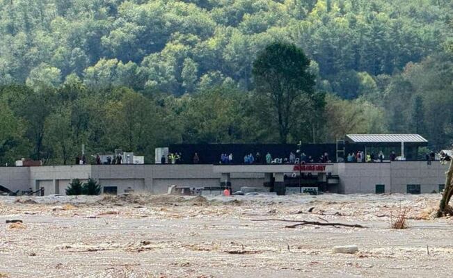 "Helene" deja decenas de personas atrapadas en el techo de un hospital en Tennessee; 11 pacientes se encontraban hospitalizadas