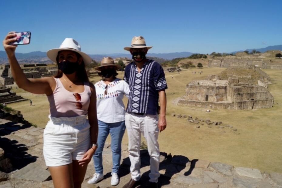 Activismo feminista, FRENAAA y el Covid-19 en las fiestas decembrinas, entre las fotos de la semana
