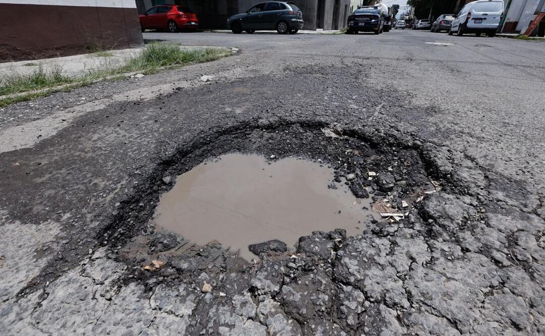 Alcalde de Toluca va a reprogramar 24 millones de pesos para programa emergente de bacheo. Foto: Jorge Alvarado