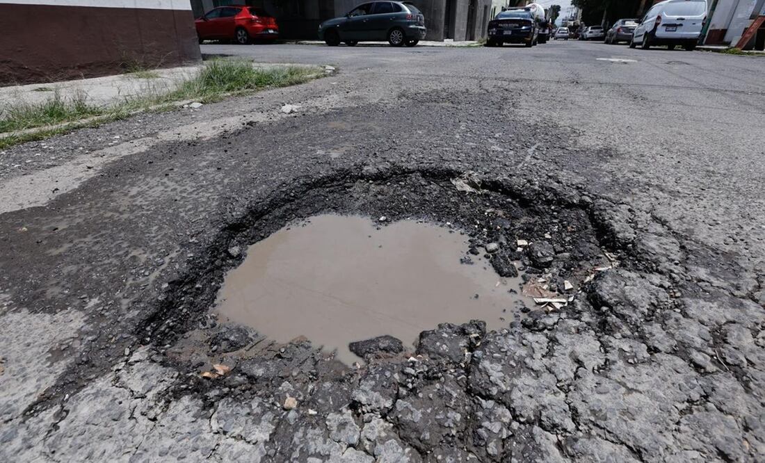 Alcalde de Toluca va a reprogramar 24 millones de pesos para programa emergente de bacheo. Foto: Jorge Alvarado