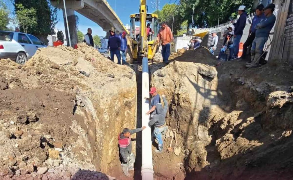 De acuerdo con el director de OAPAS, Gregorio Ramos, este jueves concluyó la reparación de la tubería. Foto: Especial