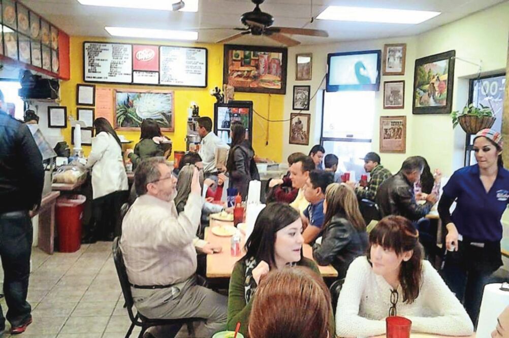 Alba siempre estuvo seguro de que saldría adelante con su familia en EU, por lo que investigó cómo adquirir un crédito, aun siendo indocumentado, y lo consiguió (FOTOS: CORTESÍA)