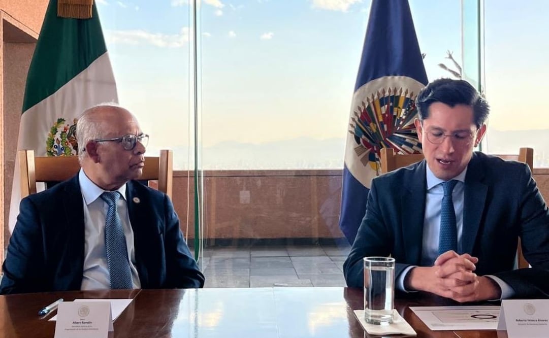 El secretario general de la Organización de los Estados Americanos (OEA), Albert Ramdin, y el canciller Roberto Velasco. Foto: X @SG_OEA_OAS