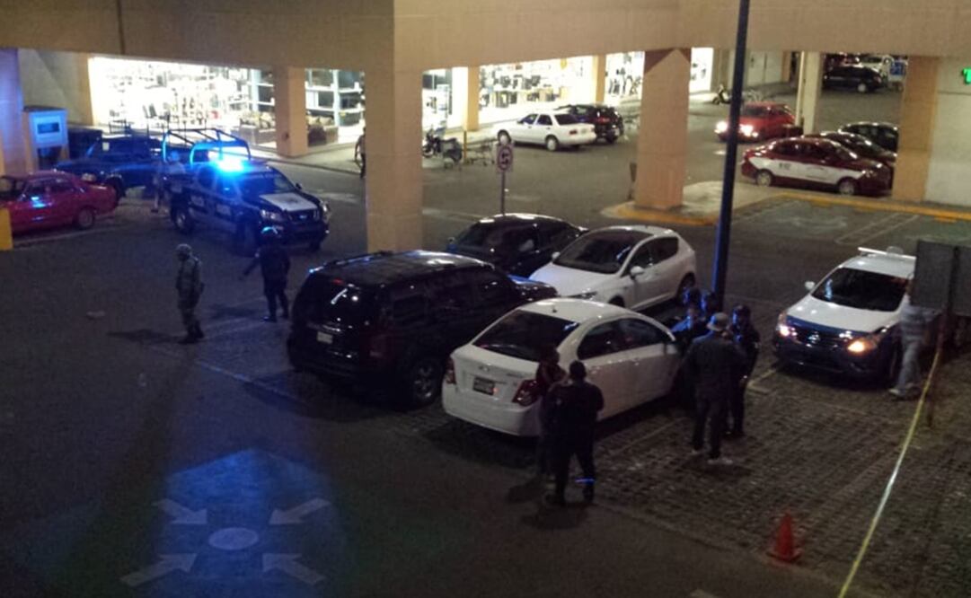 Balean auto en Macroplaza de Oaxaca. Foto: Edwin Hernández/EL UNIVERSAL