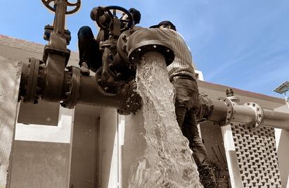 Ecatepec no distribuye agua pese a orden judicial; vecinos denuncian que si la mandan está contaminada