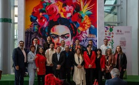 Develan imagen de Frida Kahlo en zona de llegadas del AIFA; es señuelo para que turistas conozcan lo que encontrarán en CDMX: Alejandra Frausto