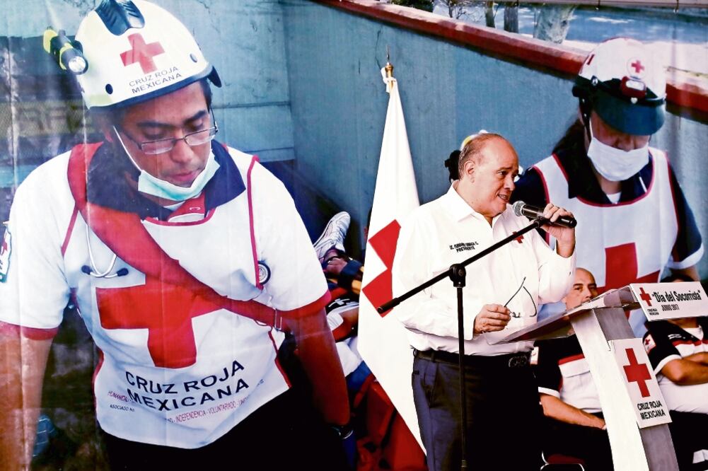 Al conmemorarse el Día del Socorrista, Fernando Suinaga, presidente de la Cruz Roja Mexicana, pidió rendir un homenaje a los socorristas que perdieron la vida en 2016. (JUAN CARLOS REYES. EL UNIVERSAL)
