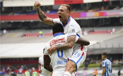 Cruz Azul sufre con un jugador menos, pero logra ganar a Querétaro 