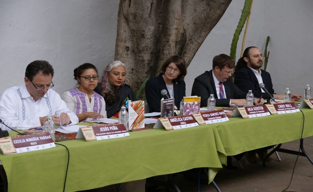 Grupo de organismos de la sociedad civil presentaron hoy el informe “Bajo ataque, los derechos humanos en Oaxaca” Foto: Edwin Hernández. EL UNIVERSAL