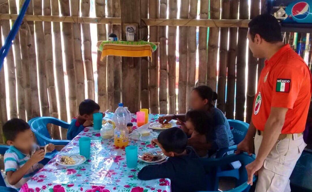 Madre e hijo recibieron servicios de salud y alimentación. Foto: @INAMI_mx 