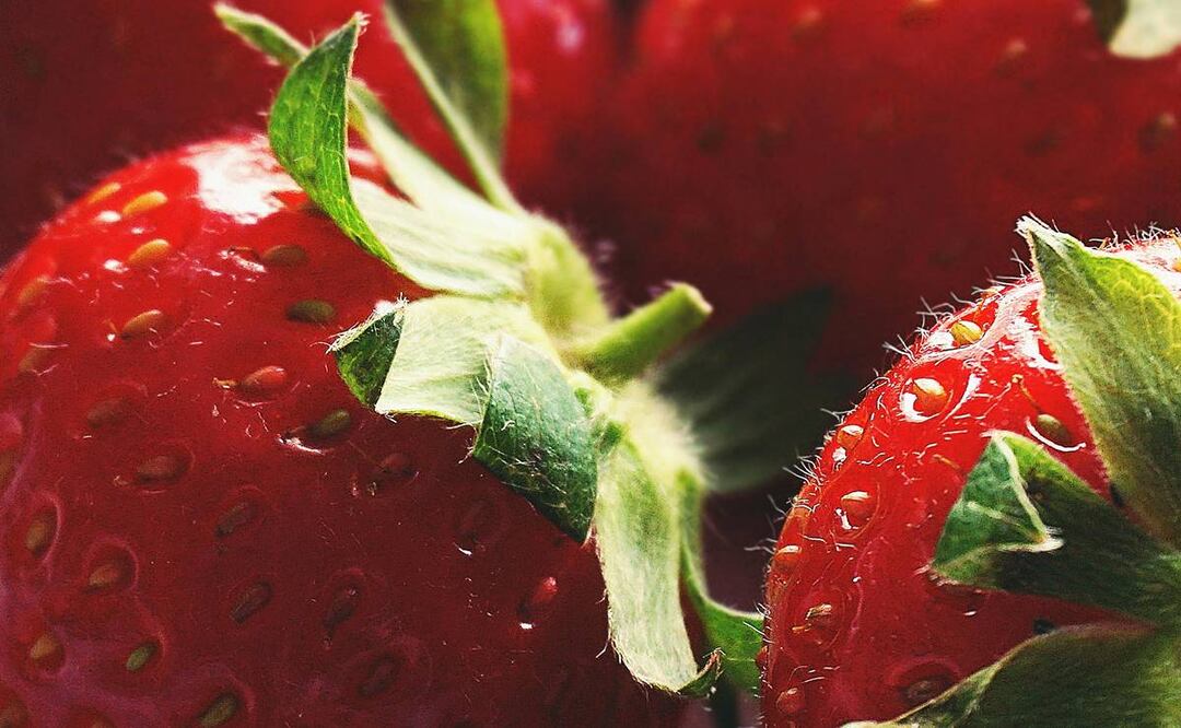 ¿Qué pasa si quitas el tallo de las fresas antes de desinfectarlas? Foto: Pexels