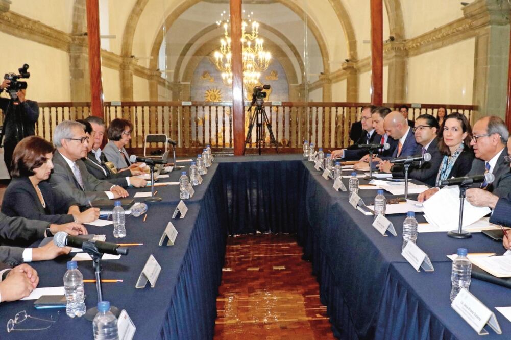 La mesa de diálogo entre la SEP y el Sindicato Nacional de Trabajadores de la Educación continúa para discutir la reforma educativa (SEP)