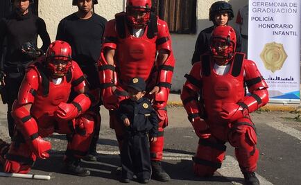 Iker de 3 años cumple su sueño de ser policía por un día