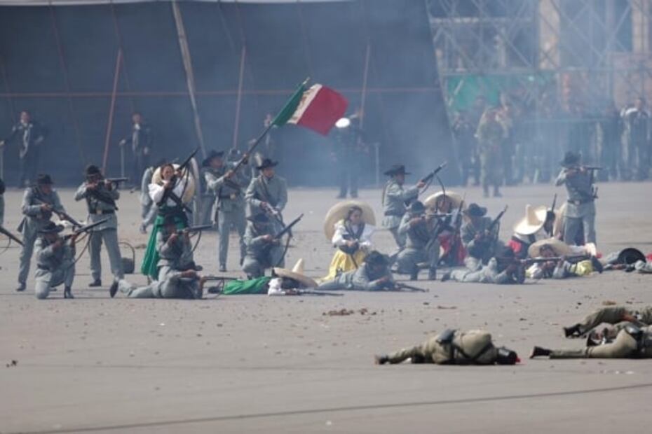 Escenifican en el Zócalo las "Primeras tres transformaciones" del país