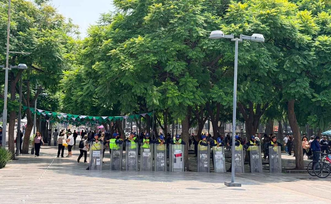Alrededores de la Alameda Central permanecen libres de protestas de ambulantes; Gobierno de la CDMX mantiene operativo en el interior del parque. | Foto: Arturo Ordaz Díaz.