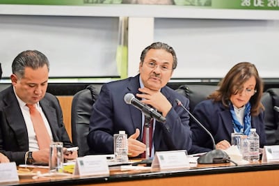 Restituyen a funcionario en Pemex