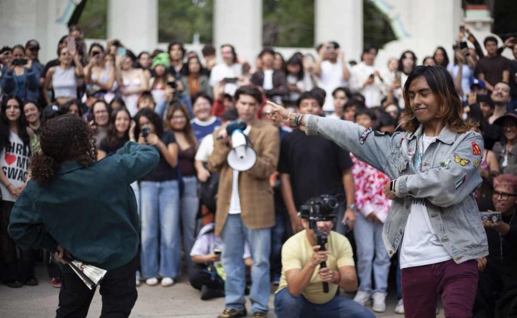 Jóvenes se reunieron en el Parque México para una batalla de farmear aura con un premio de 3,000 pesos. Estos concursos se han popularizado después de la viralidad en redes sociales. FOTO: ANDREA MURCIA /CUARTOSCURO.COM