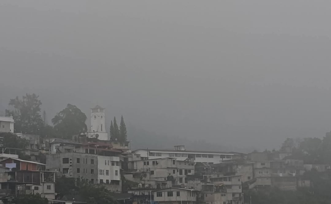 Lluvias dejan comunidades sin luz y deslaves en Oaxaca; se espera un descenso de temperaturas en todo el estado. Foto: Especial