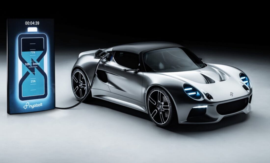 Su diseñador fue el responsable de crear el Lotus Elise.