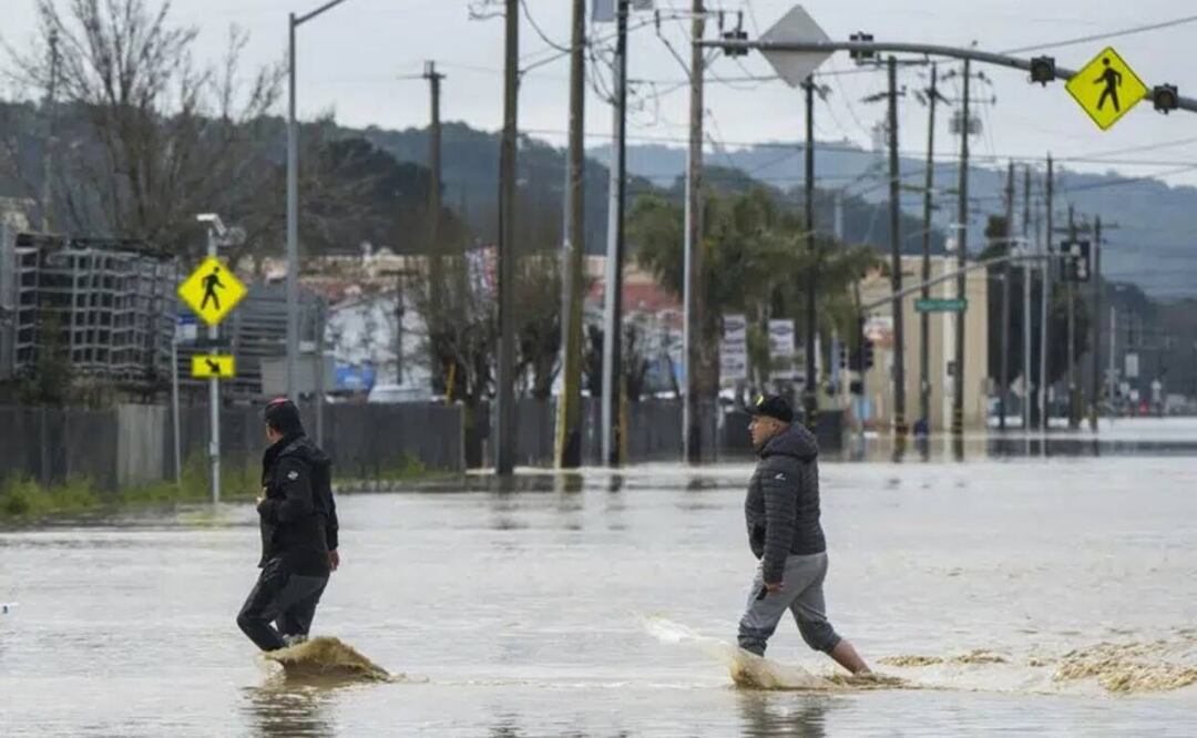 Habitantes en Watsonville, California. El gobernador Gavin Newsom declaró emergencias en 34 condados en las últimas semanas. Foto: AP