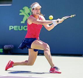 Konta se cita con Venus Williams