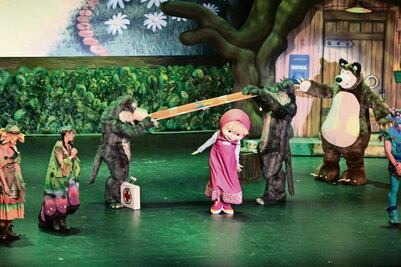 Masha y el Oso reúnen a las familias en el teatro