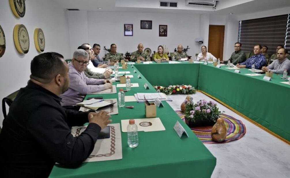 Yeraldine Bonilla encabeza la Mesa de Construcción de Paz en Mazatlán; refuerzan acciones de seguridad.
Foto: Especial.