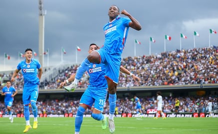 Cruz Azul gana en CU y manda a la cuerda floja a Pumas