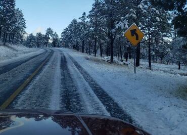 Continúa frío en Chihuahua; cierran tramos carreteros por congelamiento
