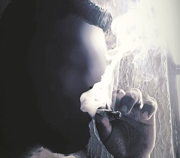 Juan Carrillo dice que no le gustaría que sus hijos consumieran la droga (SILVIA HÉRNANDEZ. EL UNIVERSAL)