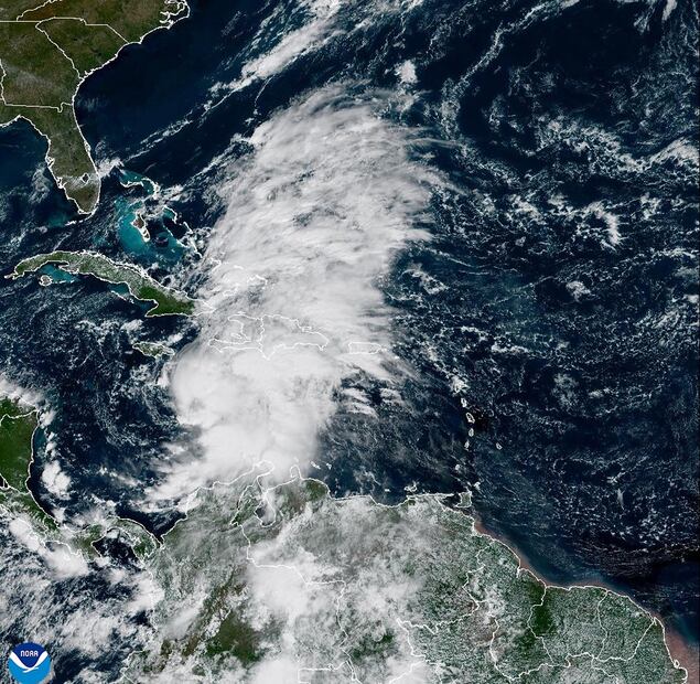 Fotografía satelital cedida este jueves por la Oficina Nacional de Administración Oceánica y Atmosférica de Estados Unidos (NOAA), a través del Centro Nacional de Huracanes (NHC), donde se muestra la localización de la tormenta tropical Melissa en el mar del Caribe. El fortalecimiento de la tormenta tropical Melissa, que se convertiría en huracán mayor el fin de semana. FOTO: EFE