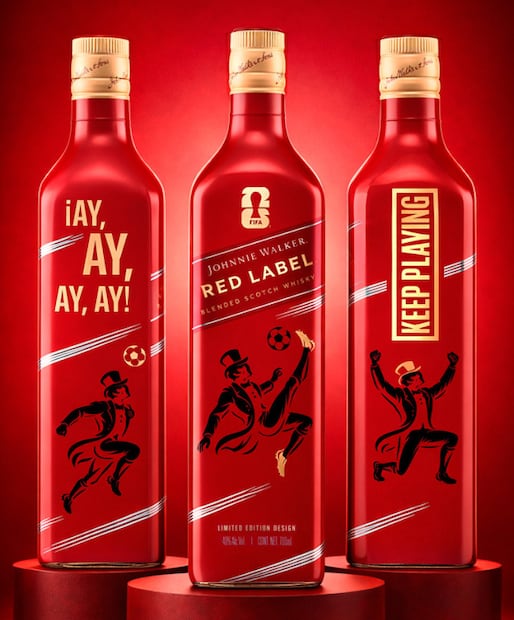 Por primera vez, el "caminante" de la botella cambia de pose. Foto: cortesía Johnnie Walker.