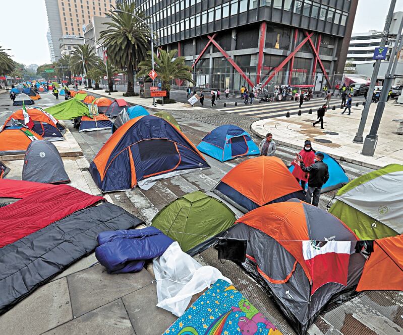 El plantón de Frenaaa se encuentra instalado en la avenida Juárez del Centro Histórico de la Ciudad de México. JUAN BOITES. EL UNIVERSAL