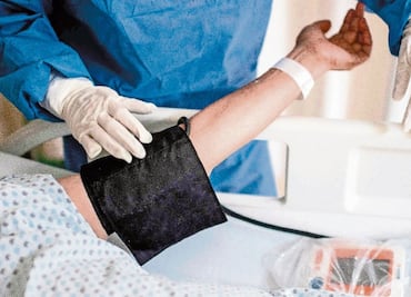 A voice full of hope: Mexican nurse sings to patients infected with COVID-19