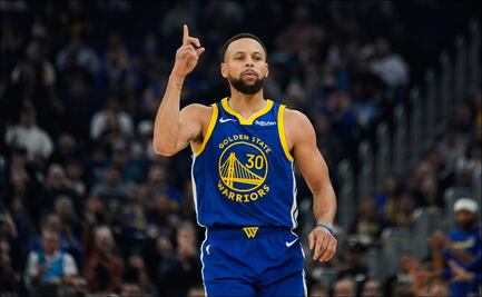 VIDEO: Stephen Curry sorprende con espectacular canasta fuera de la duela