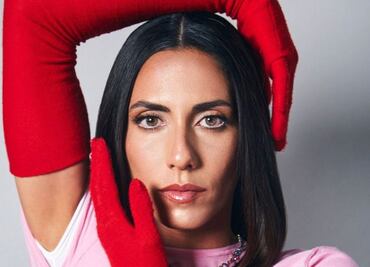 Nuria Diosdado brilla con la tendencia Barbiecore en la revista Nosotras