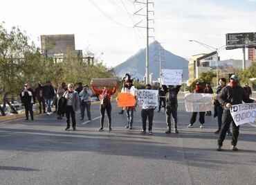 FOTOS: Manifestantes bloquean avenidas ante aumento de tarifa del transporte en Monterrey; causan caos vehicular