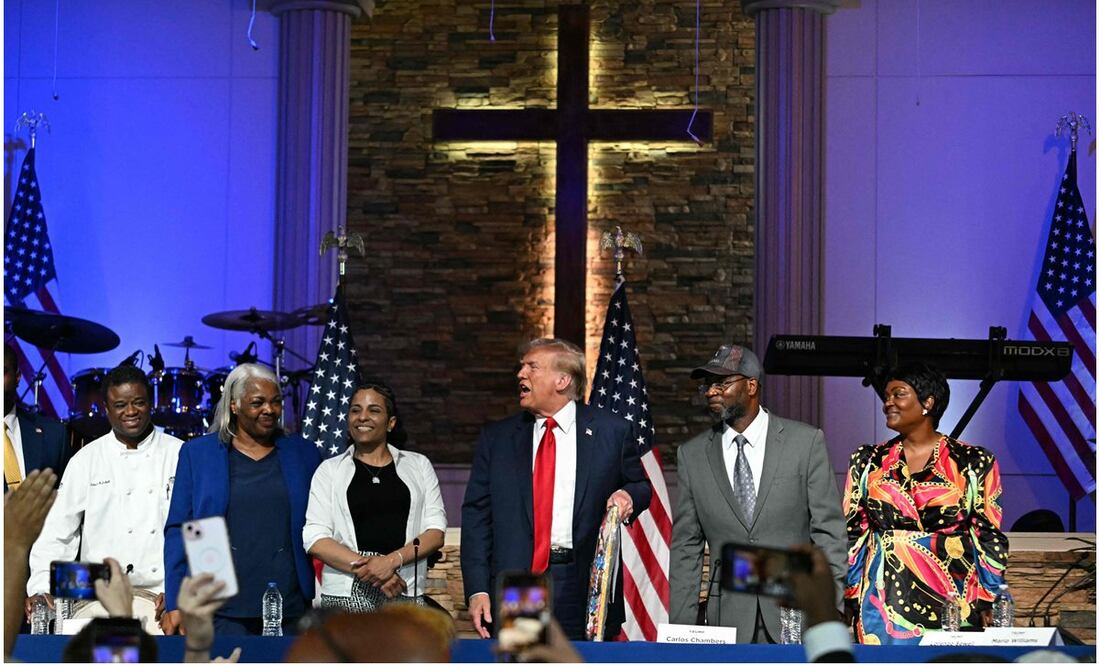 Donald Trump acude a iglesia de Detroit. Foto: Jim Watson/ AFP