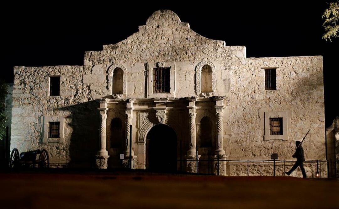 El Álamo fue el sitio de la histórica batalla de 1836 cuando un grupo de colonos independentistas de Texas resistió a las tropas del ejercito mexicano encabezadas por Santa Anna. (FOTO: AP)
