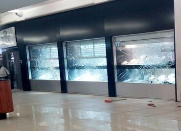 Grupo armado asalta joyería en centro comercial de Morelia