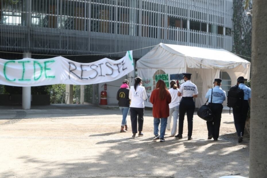 Relevo de vigilancia en el CIDE: sin diálogo y con la infiltración de la Guardia Nacional