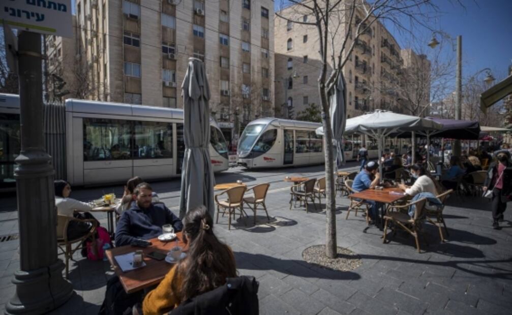 Israel reabre restaurantes sólo para vacunados contra el Covid-19