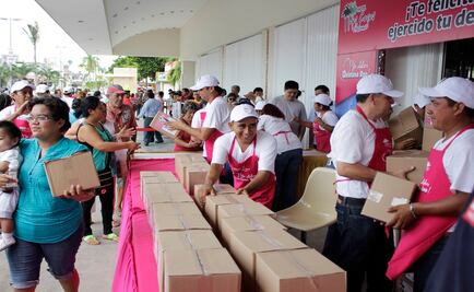 Empresario hotelero regala despensas a votantes en Q.Roo