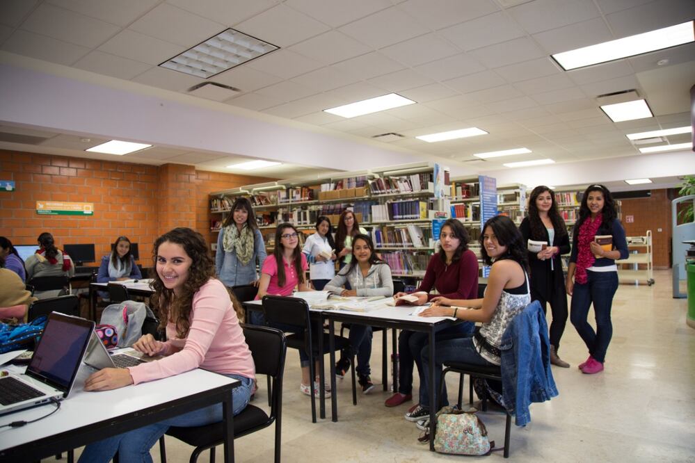 En casa y en el aula: así es el modelo de educación híbrida de vanguardia en el mundo