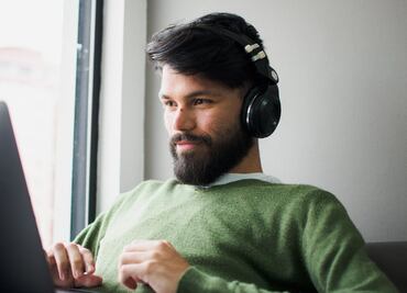 Estos son los daños que causa el uso excesivo de audífonos