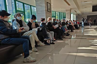 China reporta casi 60 mil muertes vinculadas al Covid-19 en un mes