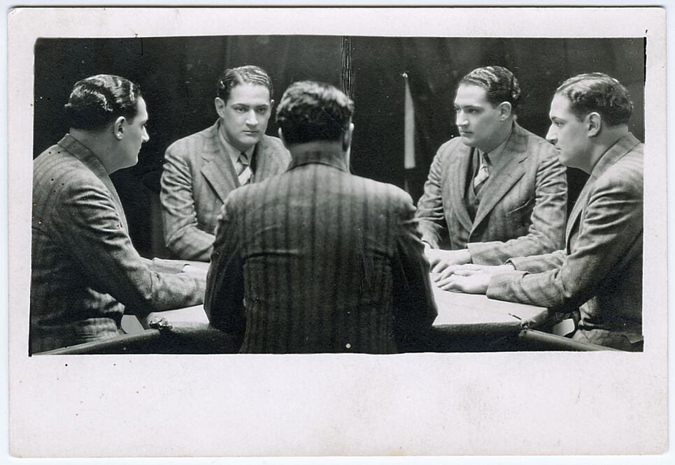 Una impresión de Salvador Novo retratado frente a espejos. Al reverso tiene la inscripción: “La madurez/ (el principio)” (CORTESÍA MUSEO SOUMAYA)