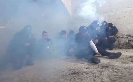“Tranquilos, aguanten”: rocían con gas lacrimógeno a policías como entrenamiento